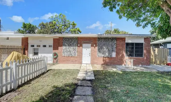 707 SW 9th Court, Delray Beach, FL 33444