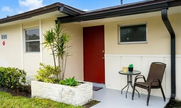 2898 Ashley Dr Drive E C, West Palm Beach, FL 33415