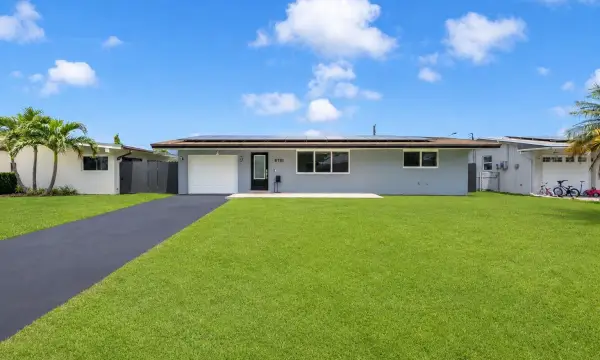 8781 NW 15th Street, Pembroke Pines, FL 33024