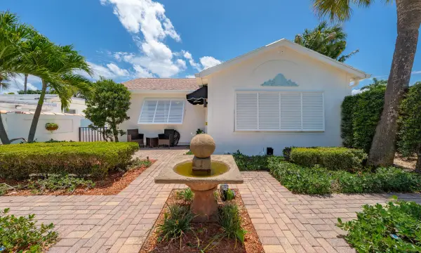 205 N 18th Ave Avenue N, Lake Worth Beach, FL 33460