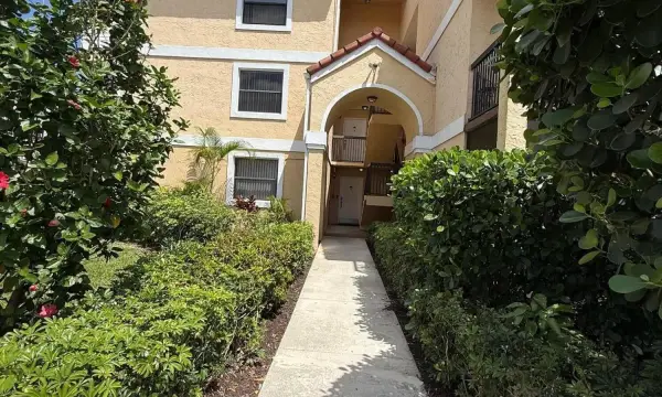 5721 Riverside Drive 301b5, Coral Springs, FL 33067