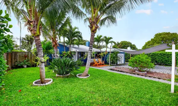 1010 Churchill Circle S, West Palm Beach, FL 33405