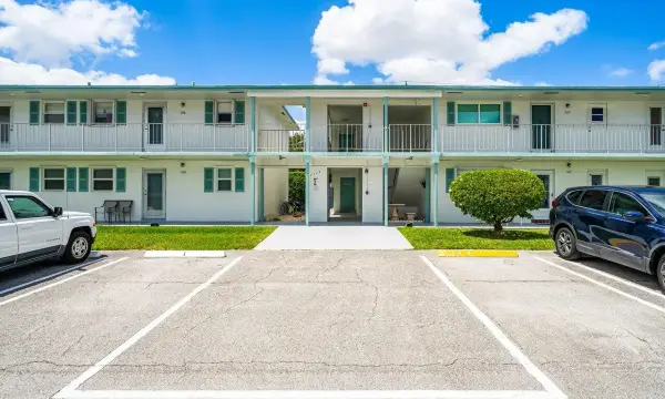 1117 Lake Terrace 207, Boynton Beach, FL 33426