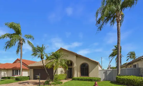 169 Executive Circle, Boynton Beach, FL 33436