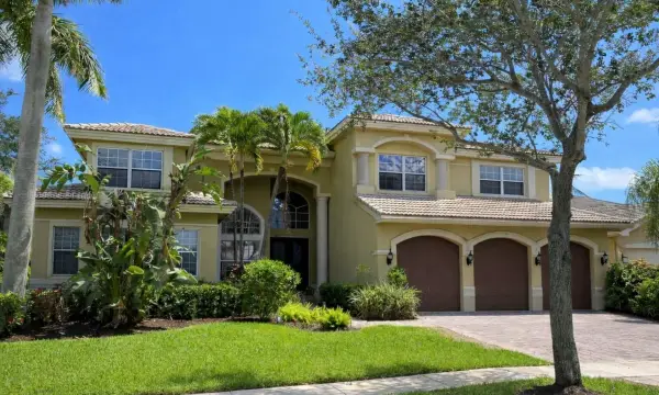 19234 S Creekshore Court, Boca Raton, FL 33498