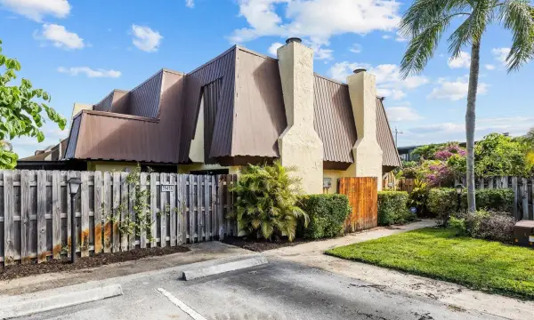 3548 Gardens East Drive B, Palm Beach Gardens, FL 33410