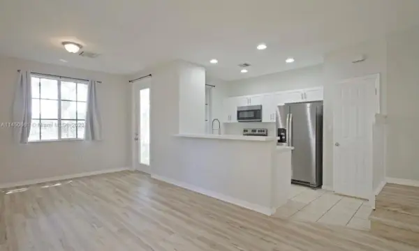 6030 SW 19th Place, North Lauderdale, FL 33068
