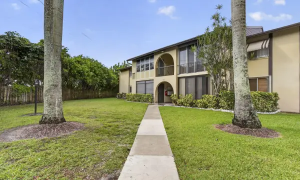 315 Pine Ridge Circle D-1, Greenacres, FL 33463