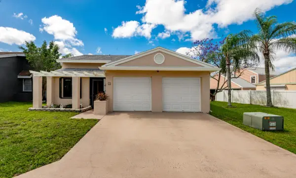 4 Verwood Way, Boynton Beach, FL 33426