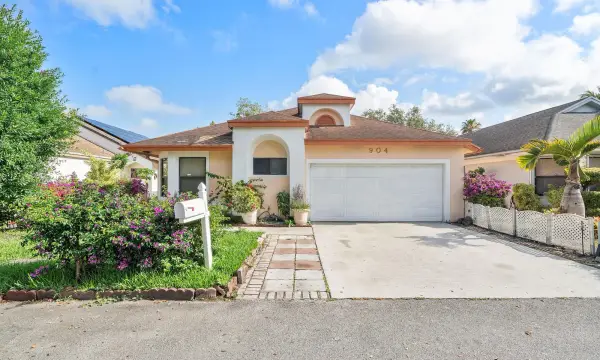 904 Magnolia Avenue, North Lauderdale, FL 33068