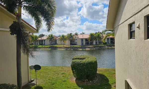 1517 Lake Crystal Drive E, West Palm Beach, FL 33411