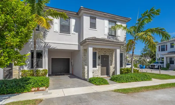 524 SW 19th Way, Fort Lauderdale, FL 33312