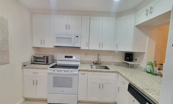 5945 Del Lago Circle, Sunrise, FL 33313