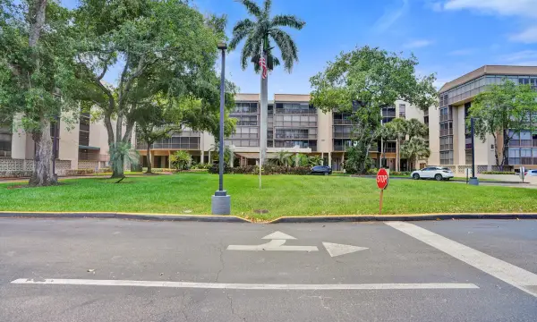 2800 N 46th Avenue A302, Hollywood, FL 33021