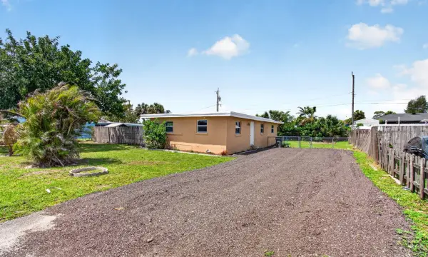 1537 E Breezy Lane, Plantation Mobile Home Park, FL 33417