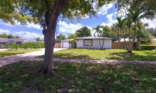 5756 Orchard Way, West Palm Beach, FL 33417