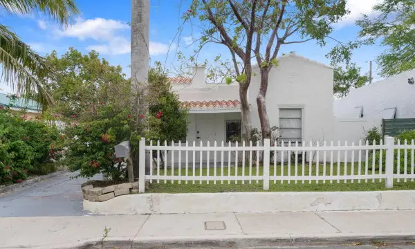 625 Selkirk Street, West Palm Beach, FL 33405