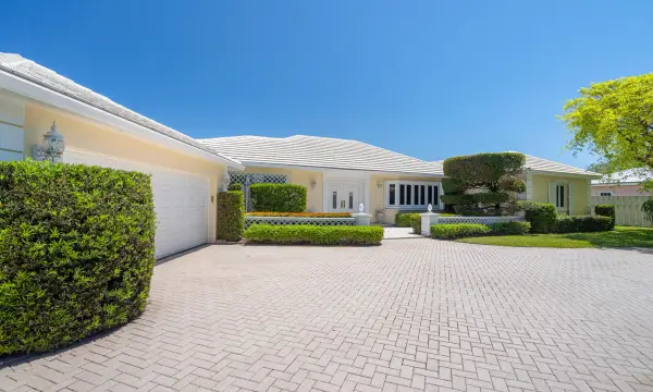 57 Cayuga Road, Sea Ranch Lakes, FL 33308
