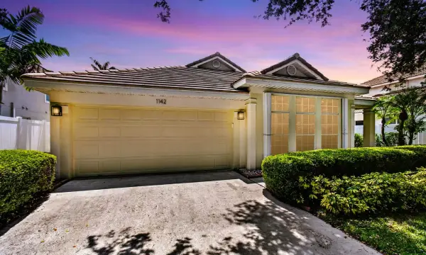 1142 Canoe Point, Delray Beach, FL 33444