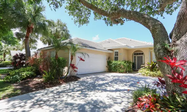 1071 Bedford Avenue, Palm Beach Gardens, FL 33403