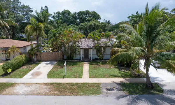 820 SW 18th Court, Fort Lauderdale, FL 33315