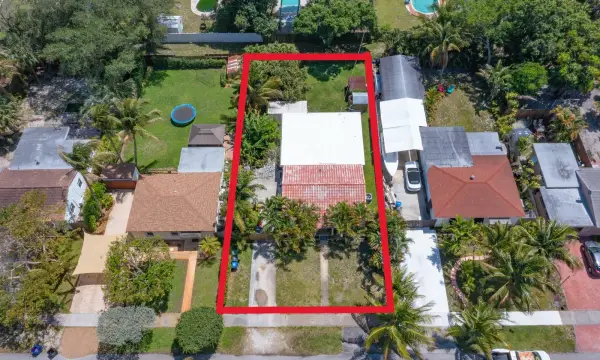 820 SW 18th Court, Fort Lauderdale, FL 33315