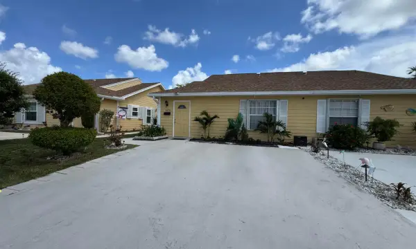1570 Royal Forest Court, West Palm Beach, FL 33406