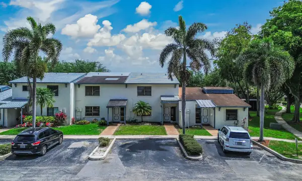 4003 W Woodscape Drive 2-k, Miramar, FL 33023