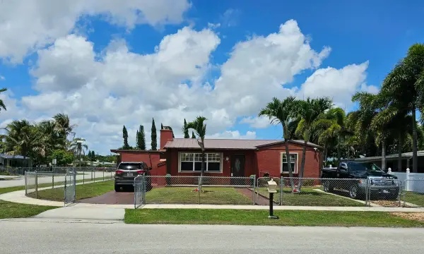 637 Dogwood Road, West Palm Beach, FL 33409