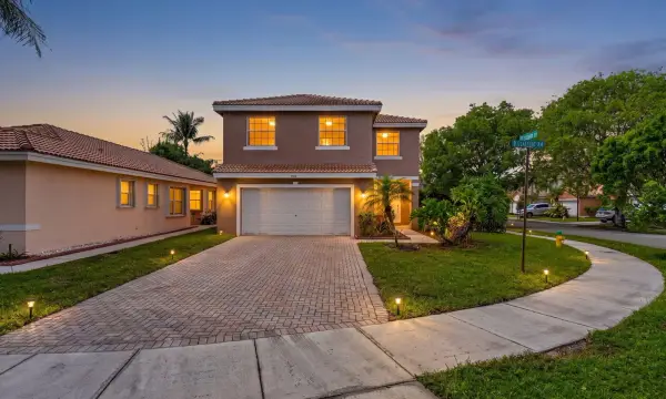7962 N Silverado Circle, Hollywood, FL 33024