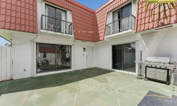 1425 Oxford Lane, Boynton Beach, FL 33426