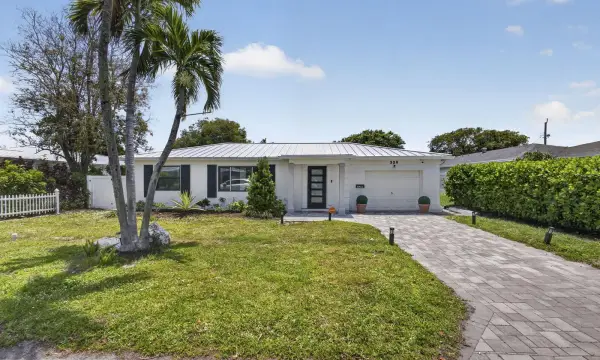 326 Alhambra Place, West Palm Beach, FL 33405