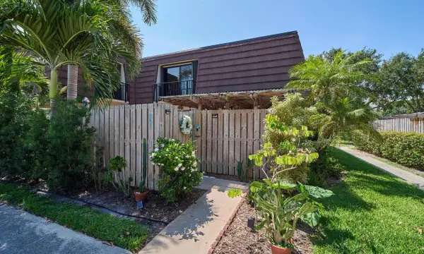 803 8th Lane, Palm Beach Gardens, FL 33418