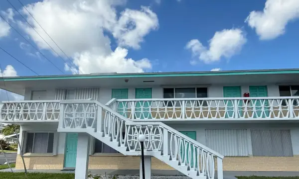 2102 Lake Osborne Drive 20, Lake Worth Beach, FL 33461