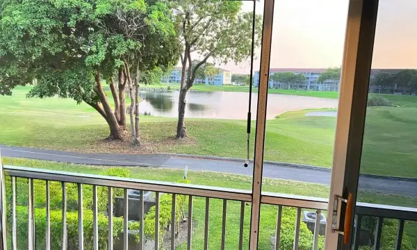 300 SW 134th Way 203e, Pembroke Pines, FL 33027