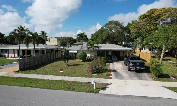 910 SE 3rd Avenue, Delray Beach, FL 33483