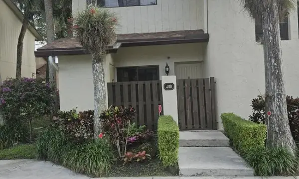 7620 NW 79th Avenue J8, Tamarac, FL 33321