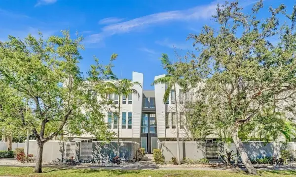 703 SE 16th Court, Fort Lauderdale, FL 33316