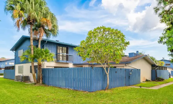 4643 Holly Lake Drive, Lake Worth, FL 33463