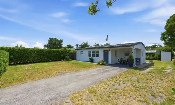 330 NE 59th Court, Oakland Park, FL 33334