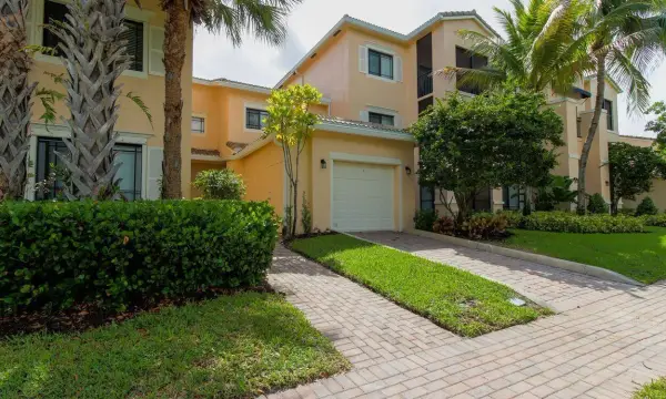 2807 Veronia Drive 103, Palm Beach Gardens, FL 33410