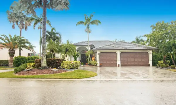 5062 Kensington Circle, Coral Springs, FL 33076