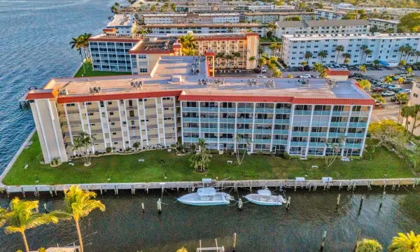 105 Paradise Harbour Boulevard 108, North Palm Beach, FL 33408