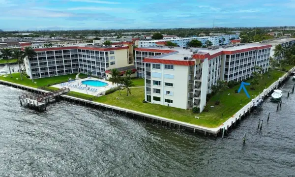 105 Paradise Harbour Boulevard 108, North Palm Beach, FL 33408