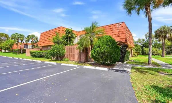 8337 N Coral Circle, North Lauderdale, FL 33068