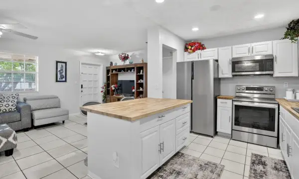 1411 NW 89th Avenue, Pembroke Pines, FL 33024