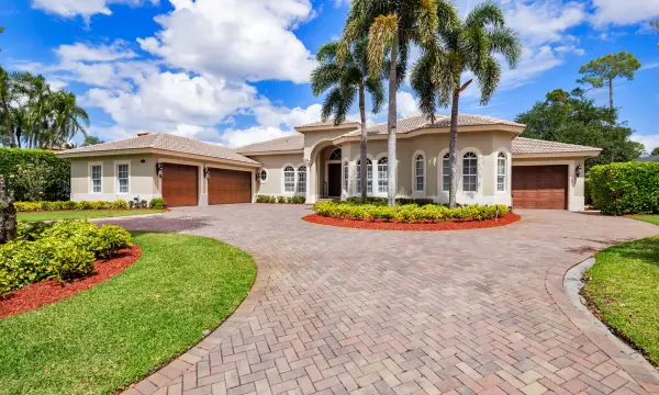 594 N Country Club Drive, Atlantis, FL 33462