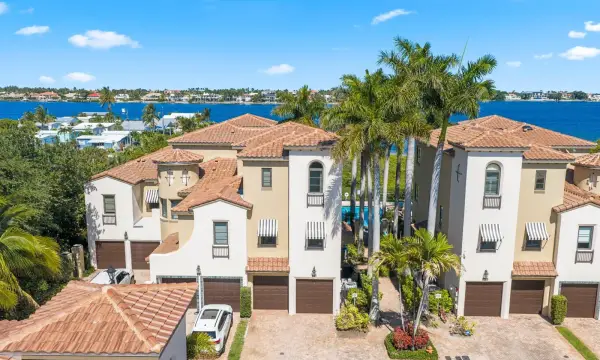 920 Via Villagio, Hypoluxo, FL 33462