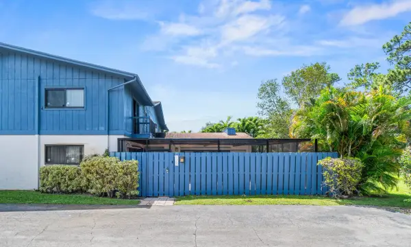 4585 Holly Lake Drive, Lake Worth, FL 33463