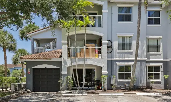 9625 NW 1st Court 11-101, Pembroke Pines, FL 33024